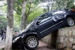 汽車剎車失靈前的4個征兆，記住了關(guān)鍵時候能保命！